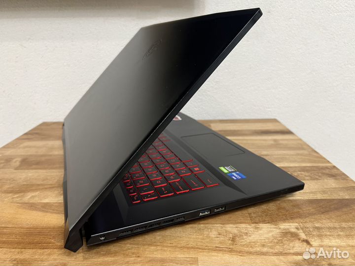 2022 17 MSI 16 ядер i7-11800H 16Gb RTX3050Ti 144Hz