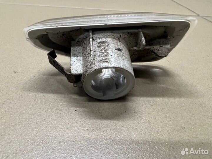 Повторитель поворота правый Renault Sandero 2500