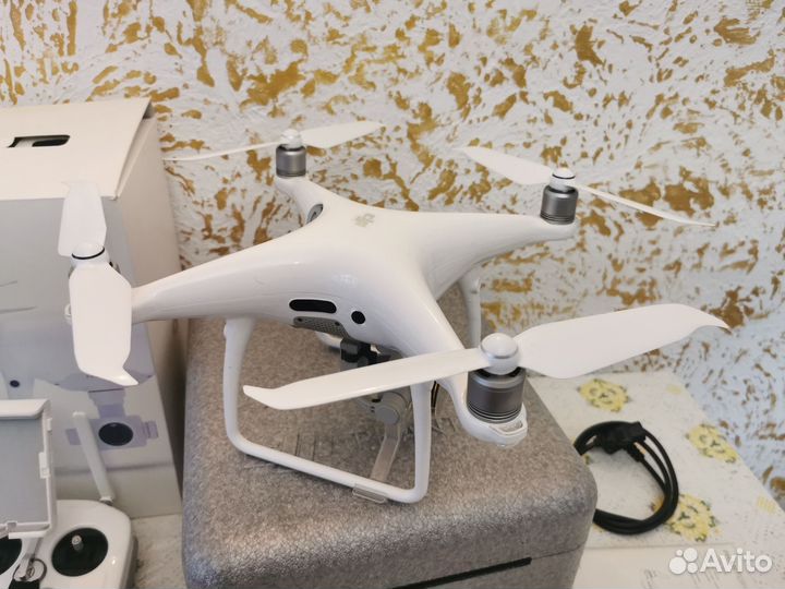 Квадрокоптер Dji phantom 4 pro