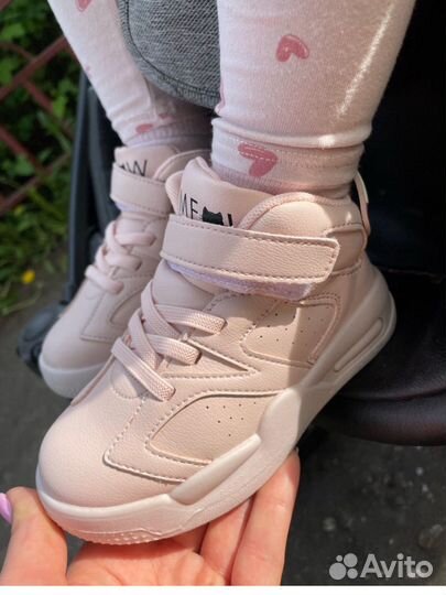 Кроссовки для девочки