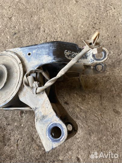 Подушка двигателя задняя Nissan Murano Z50