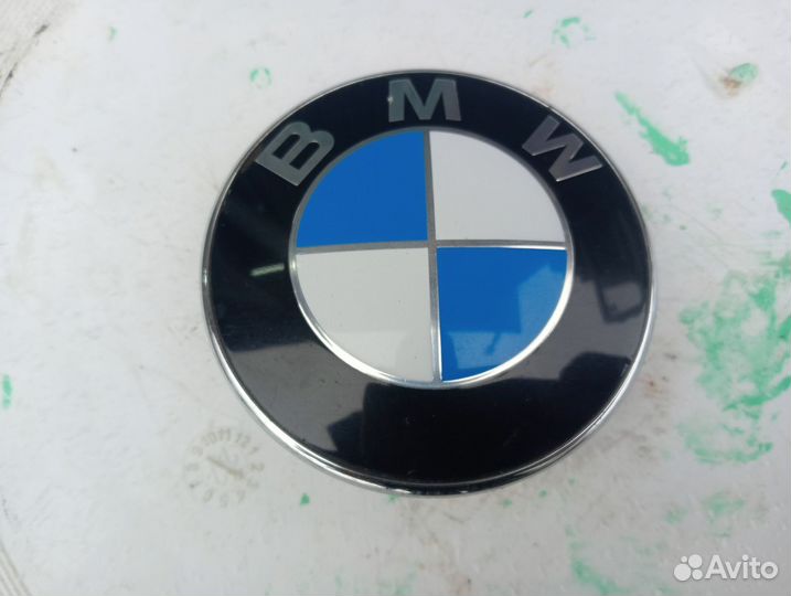 Значок (эмблема)капота BMW E32