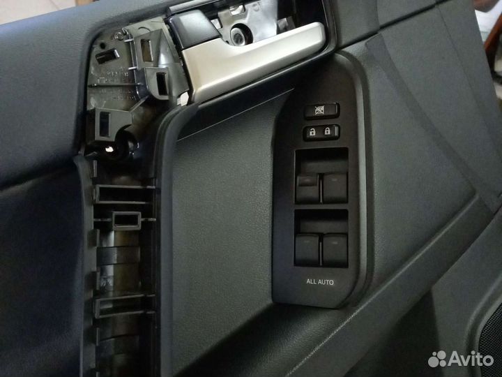 Обивка двери передней левой Land Cruiser Prado