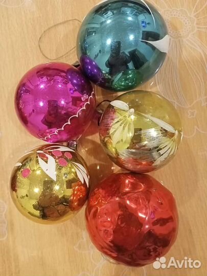 Шары и игрушки на ёлку