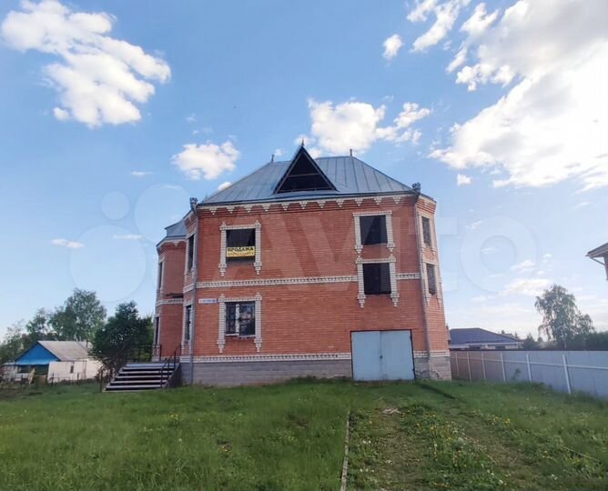 Дом 691 м² на участке 15 сот.