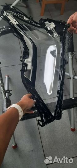 Стекло фары правой Lexus LX 450d 2015