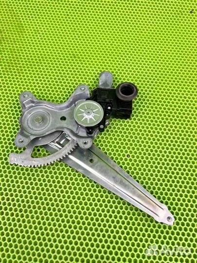 Мотор стеклоподъемника задний правый Toyota Land