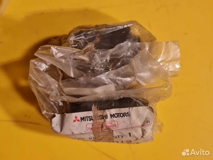 MR102012 Mitsubishi Сайлентблок заднего рычага