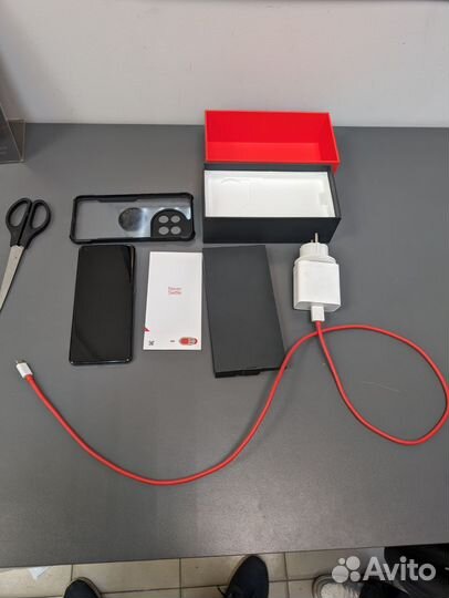 OnePlus 11, 16/256 ГБ