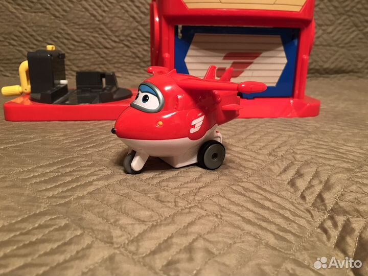 Игровой набор Ангар Джетта супер крылья