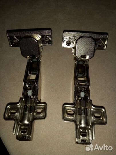 Петли мебельные поворотные с доводчиками