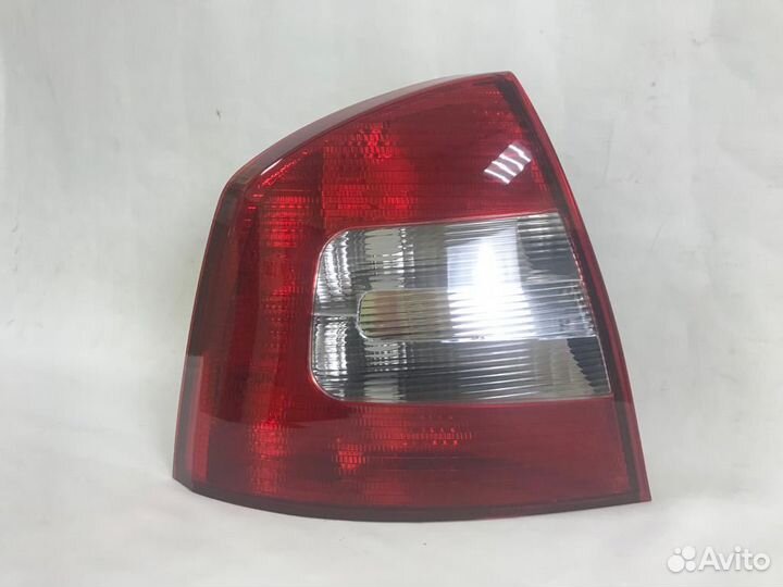 Фонарь левый на Skoda Octavia 2009-2013 (FL)