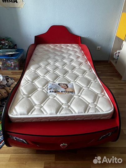 Детская кровать машинка с матрасом