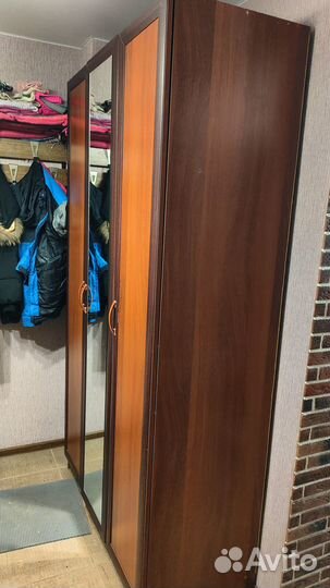 Шкаф распашной с зеркалом 3-х створчатый