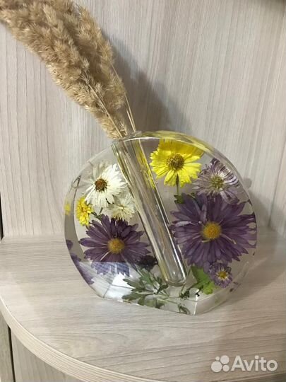 Ваза из эпоксидной смолы и сухоцветов