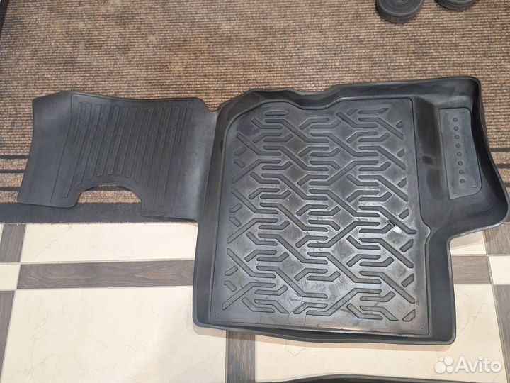 Автомобильные коврики largus