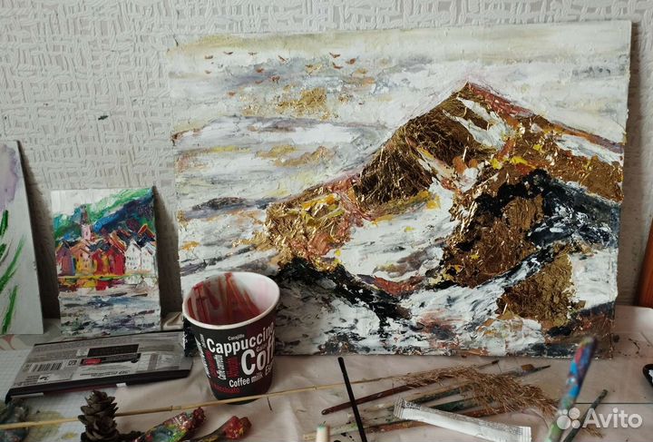 Интерьерная картина масло с горами. Золотом