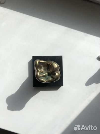 Статуэтка зуб из бронзы