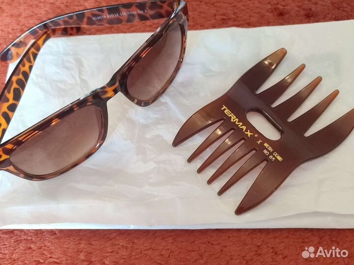 Очки и заколка-гребень