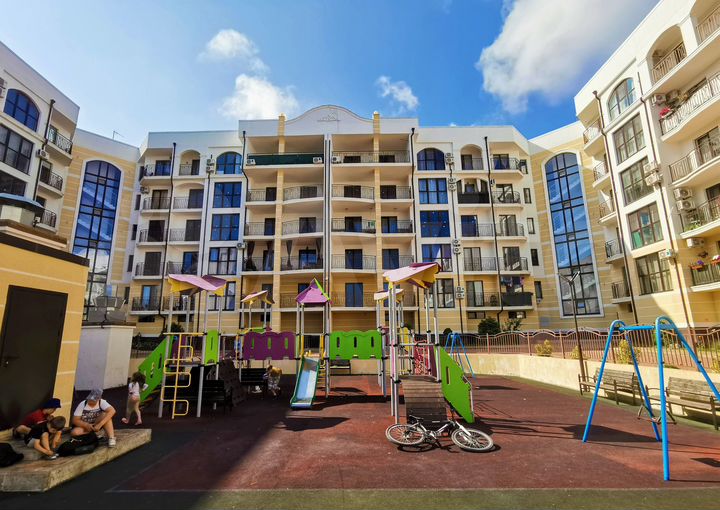 2-к. квартира, 84,3 м², 2/5 эт.