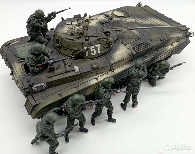 Модель бмп 2 с мотострелками в масштабе 1:35