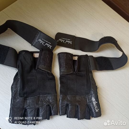 Спортивные перчатки