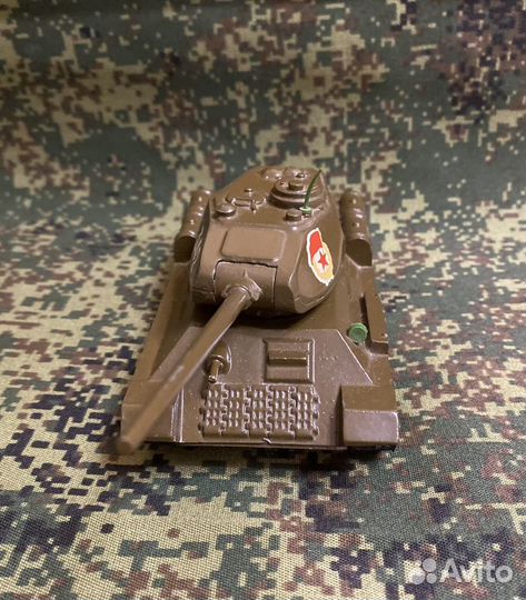 Подарок на 23 февраля модель Танка Т-34