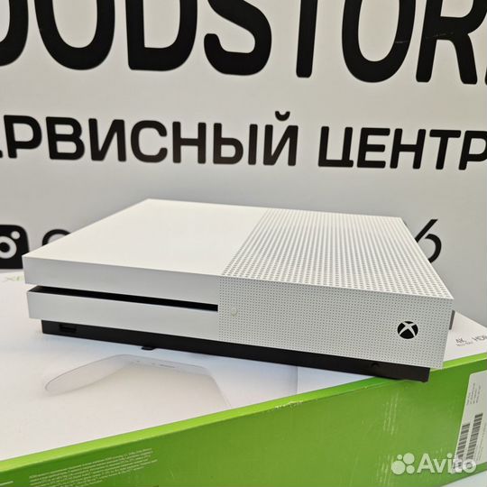 Xbox One S 1tb +джойстик+доп акб