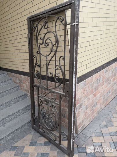 Дверь кованая