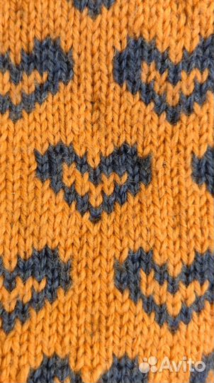 Свитер ручной работы с орнаментом для девочки