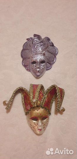 Маска на стену