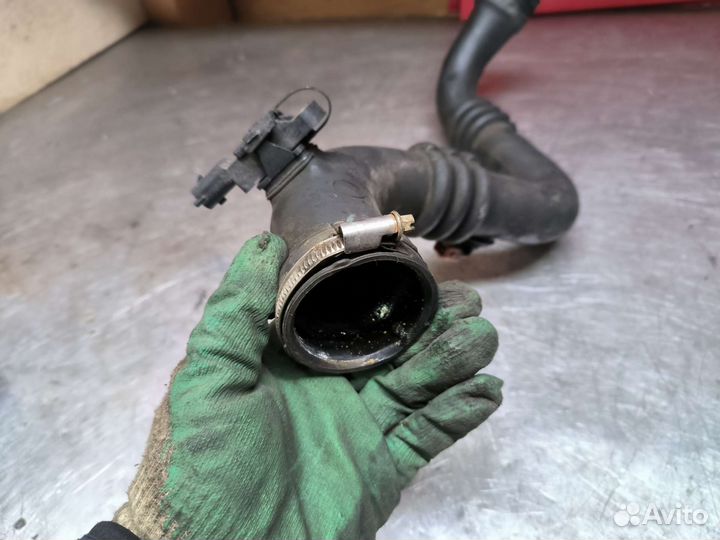 Renault Laguna II патрубок интеркулера 2.0 f4r