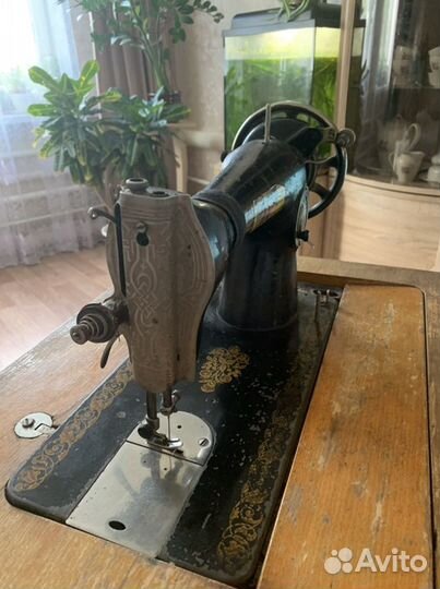 Швейная машинка Подольская с электроприводом