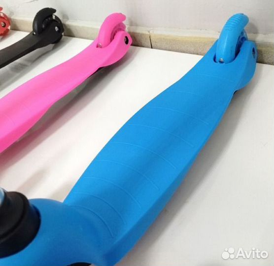 Самокат трехколесный