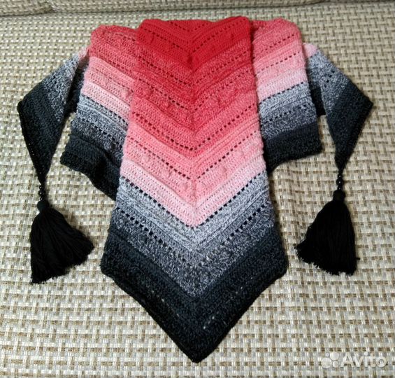 Бактус вязаный (шаль). Ручная работа
