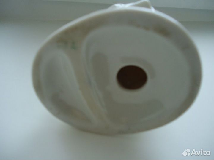 Фарфоровая статуэтка 