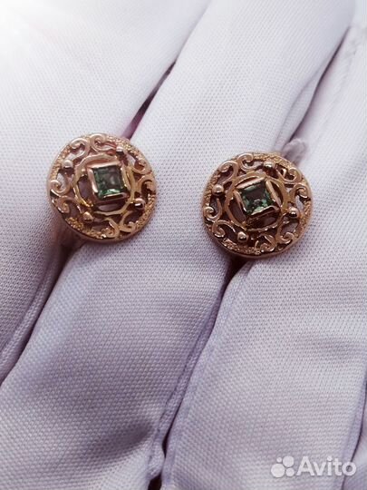 Золотые серьги с камнем