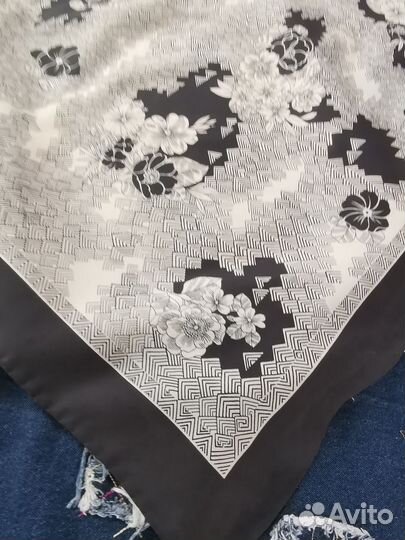 Черно белый стильный платок италия