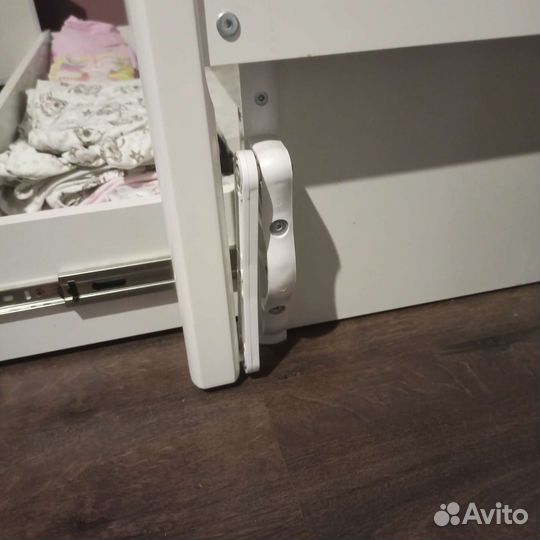 Детская кроватка с продольным маятником