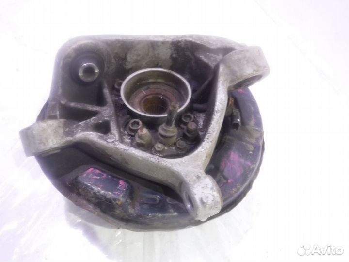 Кулак задний левый Тойота