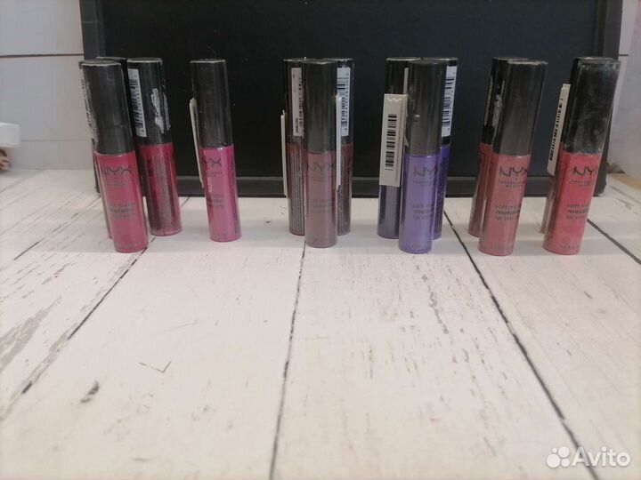 Жидкая помада крем с эф. Металлик NYX тон1, 3-7