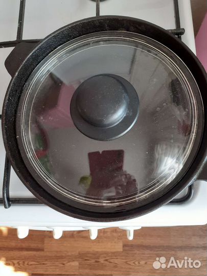 Чугунная сковорода с ручкой