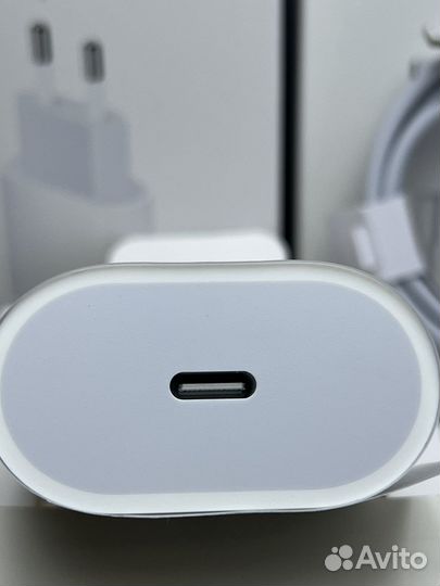 Оригинальня быстрая зарядка на iPhone 20w + кабель