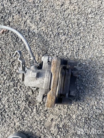 Суппорт задний правый Golf 6