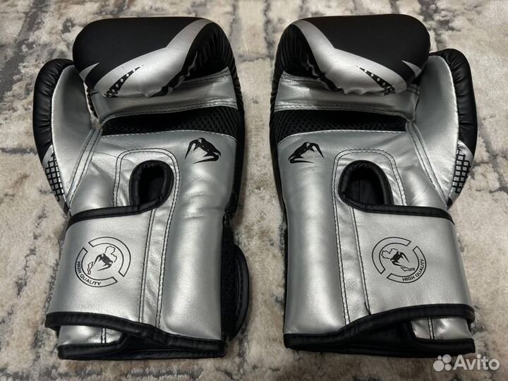 Боксерские перчатки 10 oz venum