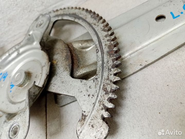 Стеклоподъемник электрический задний левый