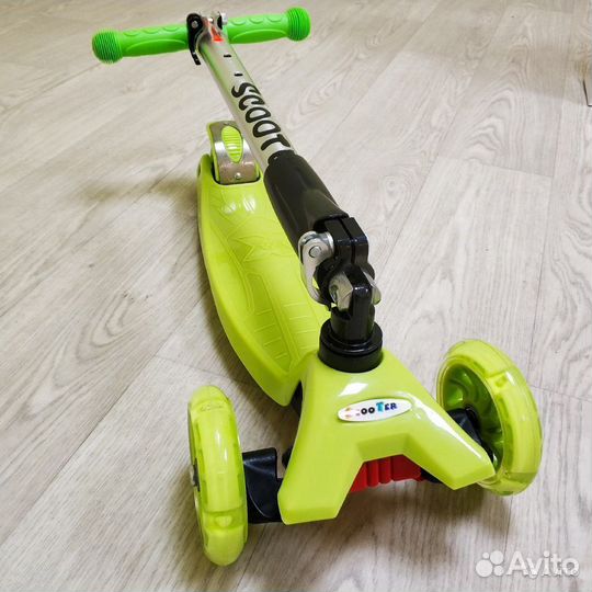 Самокат Maxi Макси салатовый