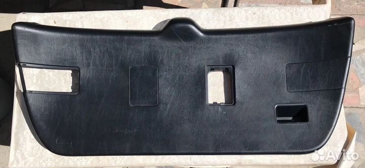 Задняя дверь багажника