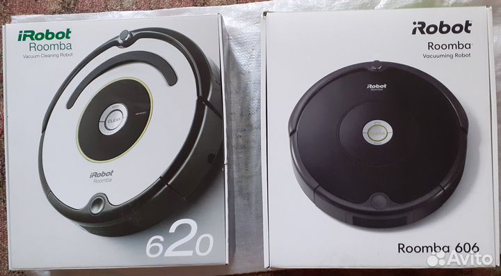 Пара роботов- пылесосов