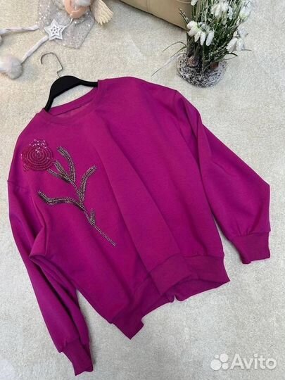 Свитшот с вышивкой